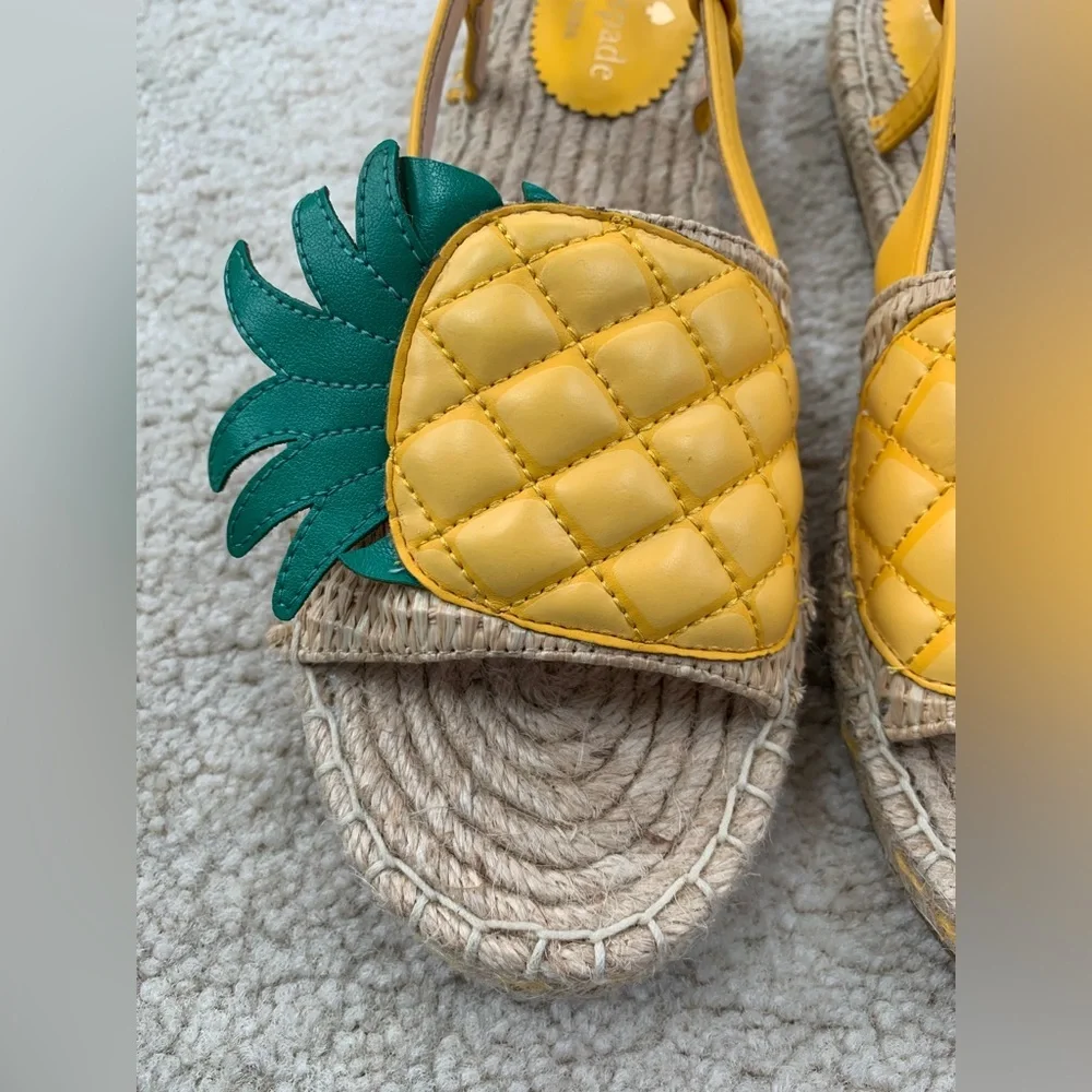Kate Spade Women’s Size 6.5 Tropical Pineapple Bonnie Sandals Beachy Flats